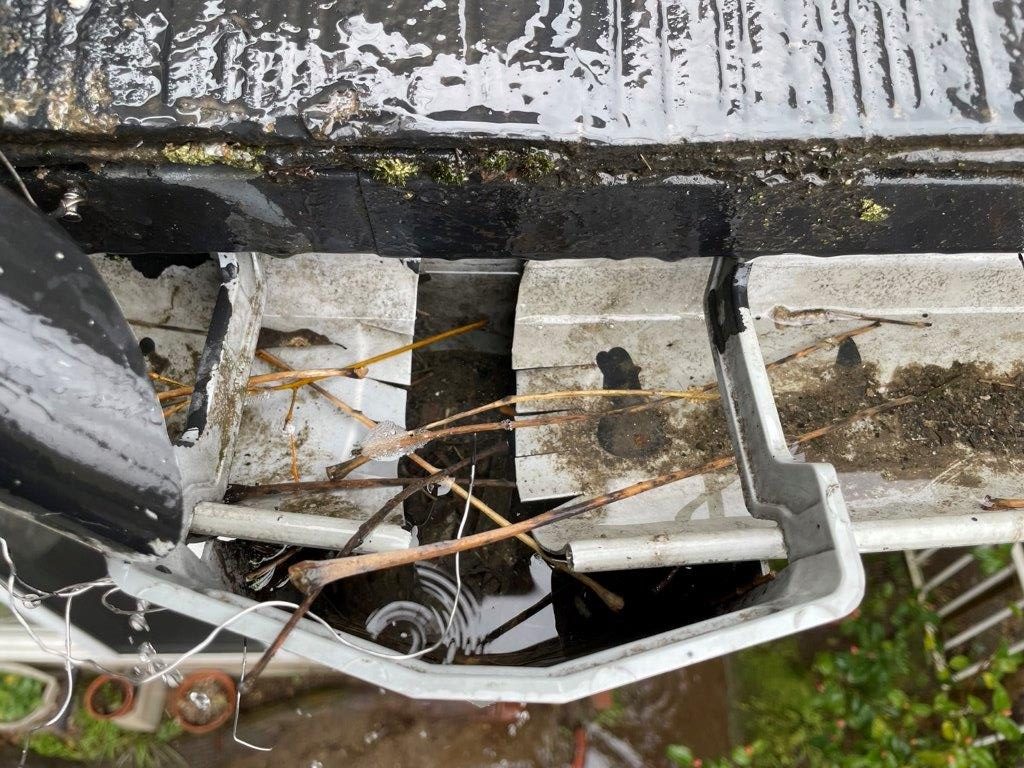 集水器から水漏れ　現地調査