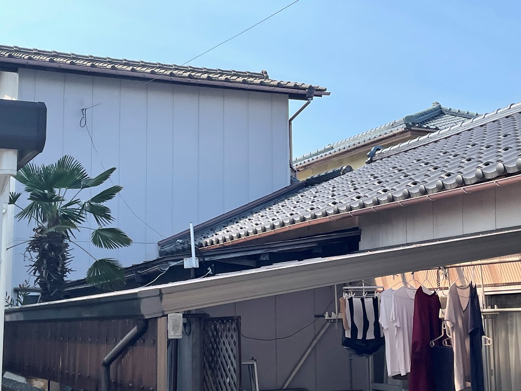 カーポートポリカ屋根破損、雨樋修繕の現地調査