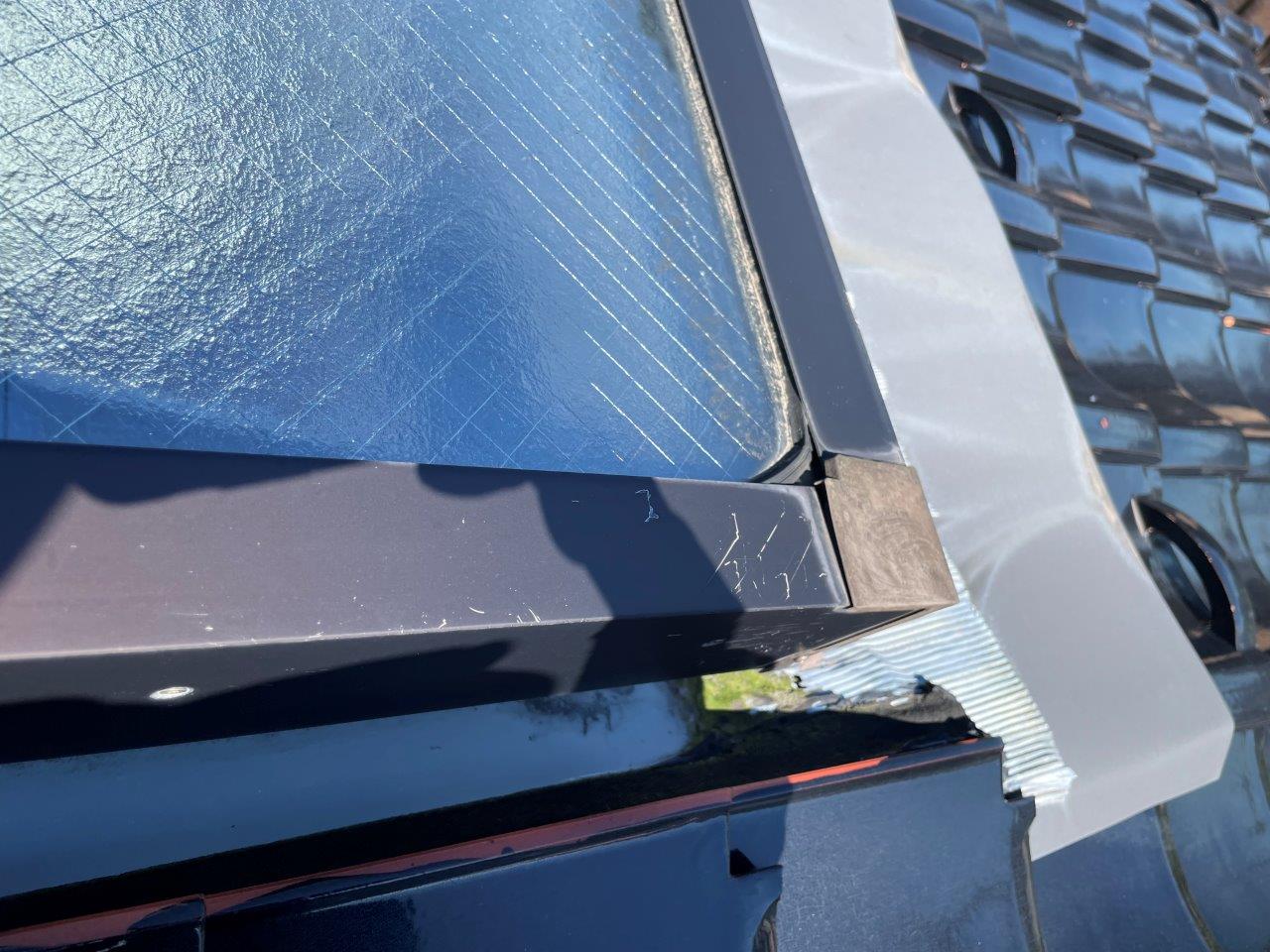 天窓より雨漏れ