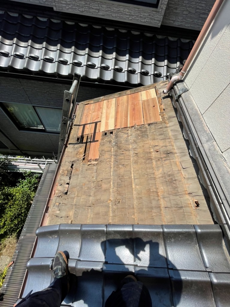 収納天井より雨漏れ