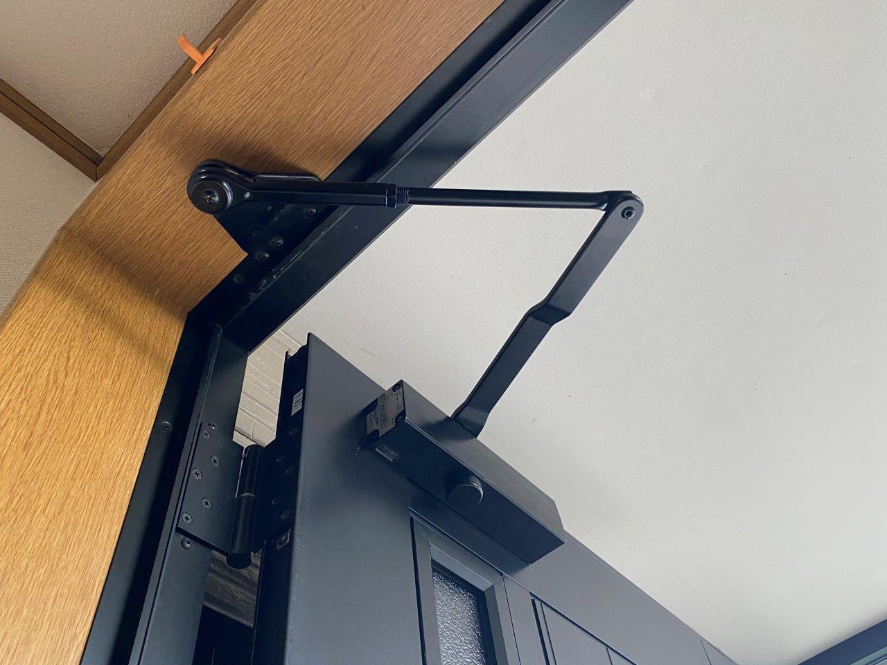 玄関戸ドアクローザー