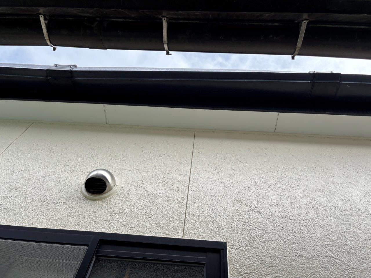 落雪によって軒樋の垂れ　現地調査