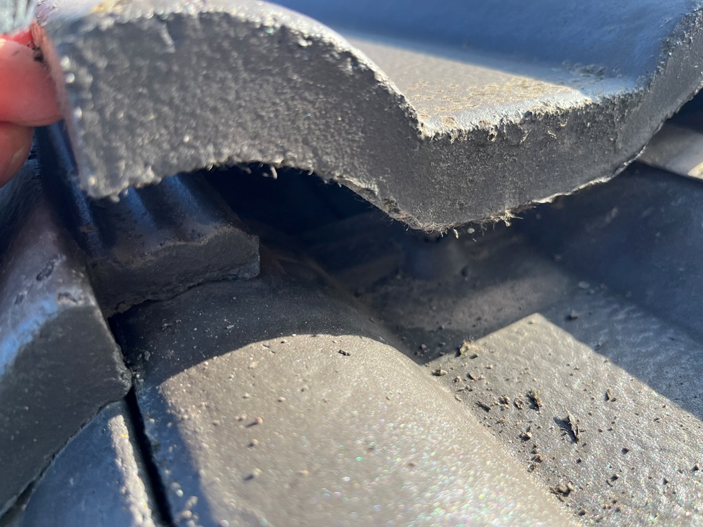 築40年の平屋瓦屋根で雨漏れ