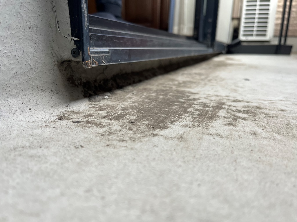 2階ベランダ雨漏れ　現地調査