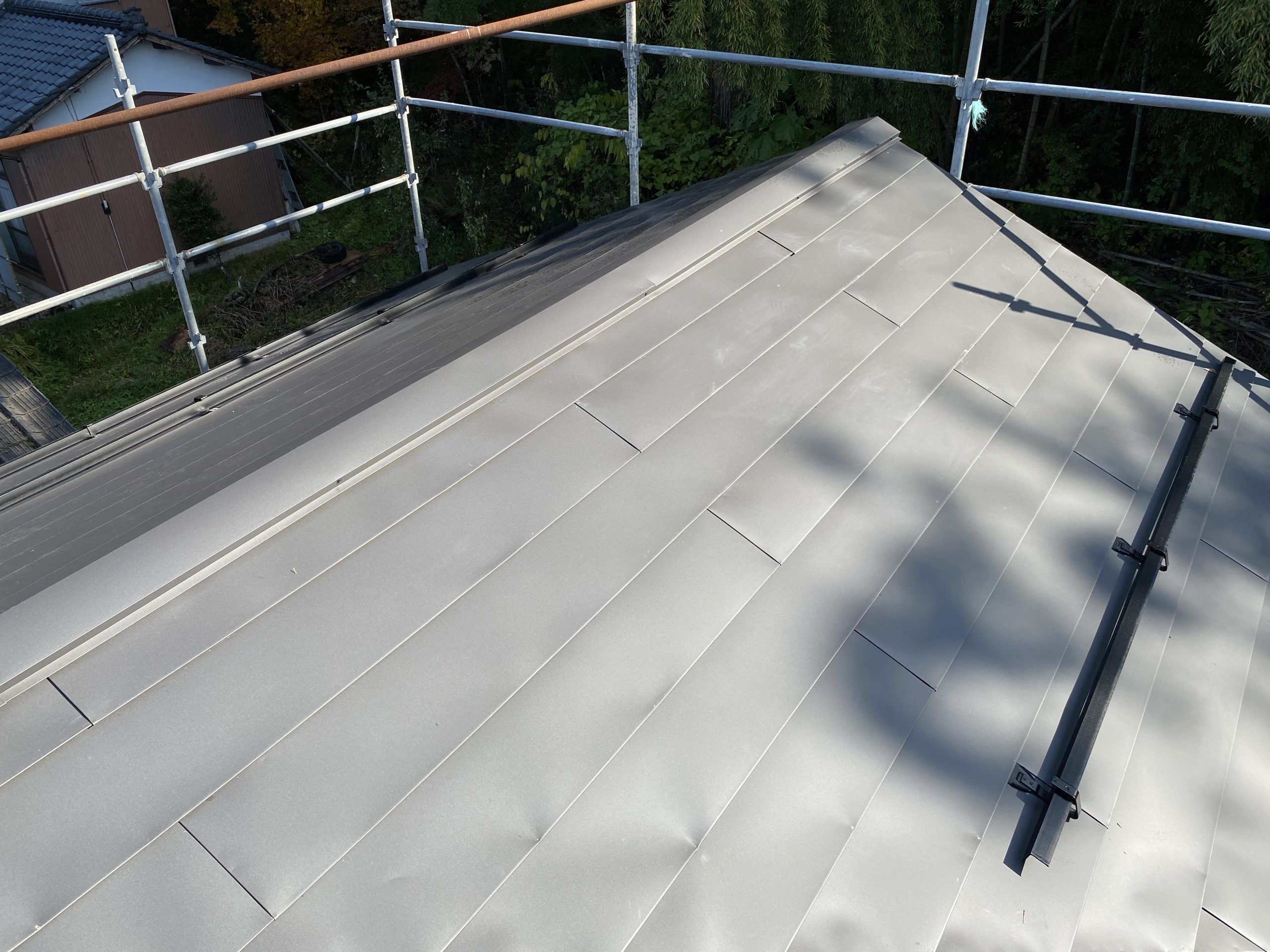 瓦からガルバリウム鋼板に葺き替え