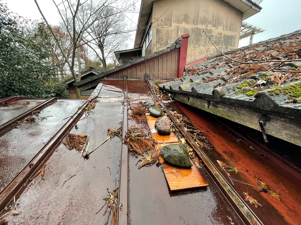 板金屋根雨漏れ　現地調査