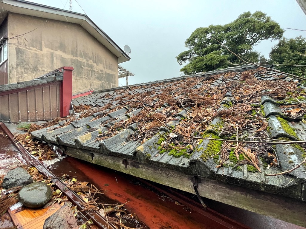 板金屋根雨漏れ　現地調査