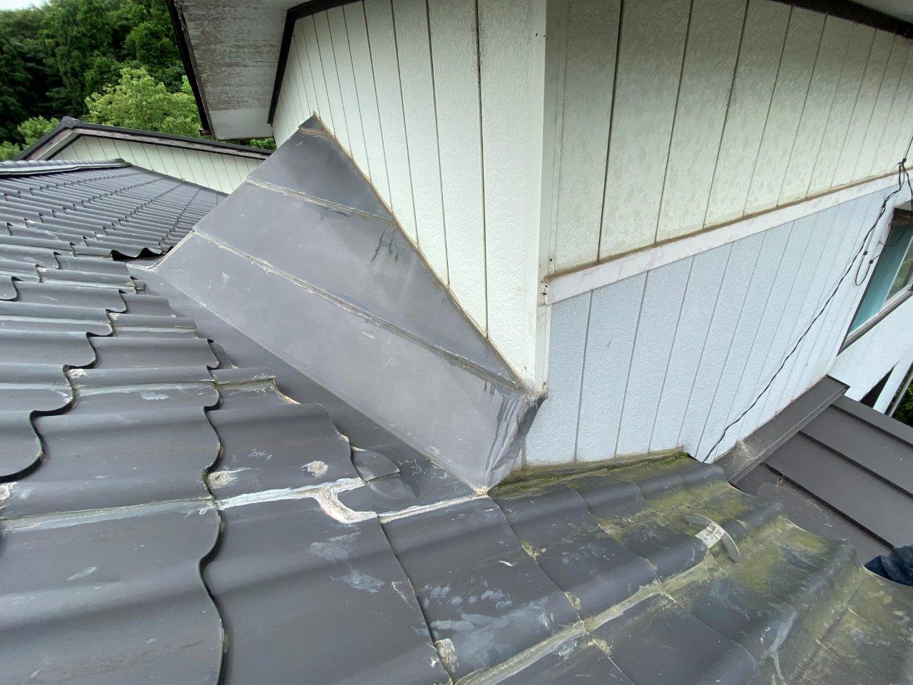 トイレ天井より雨漏れ