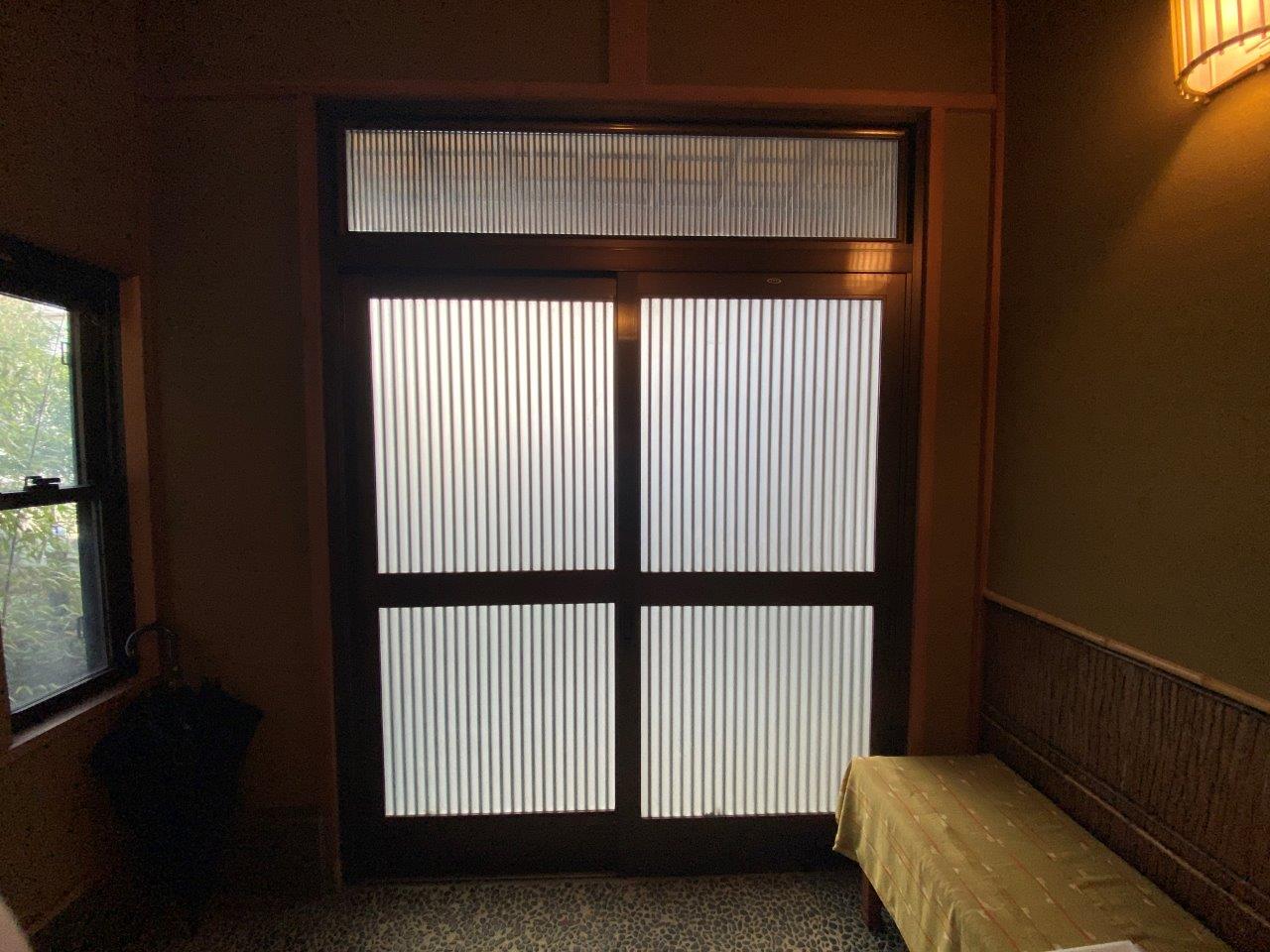 玄関戸修理　現地調査