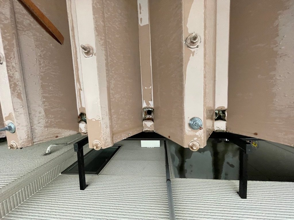 角波板屋根より雨漏れ発生