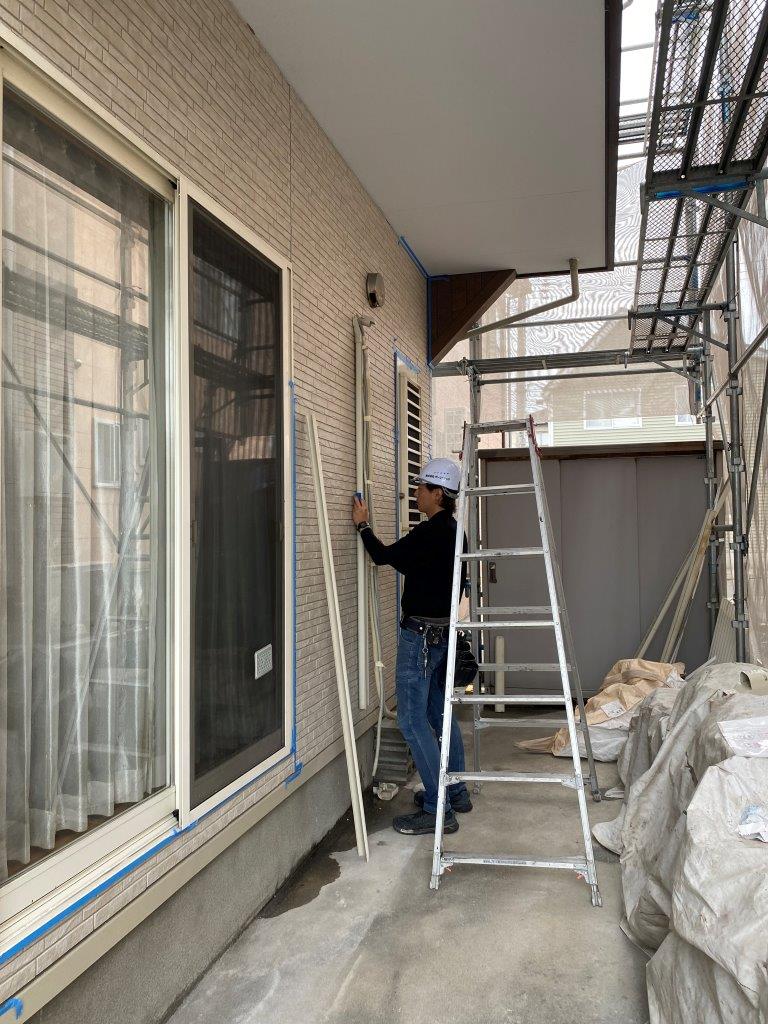 外壁工事　コーキング充填