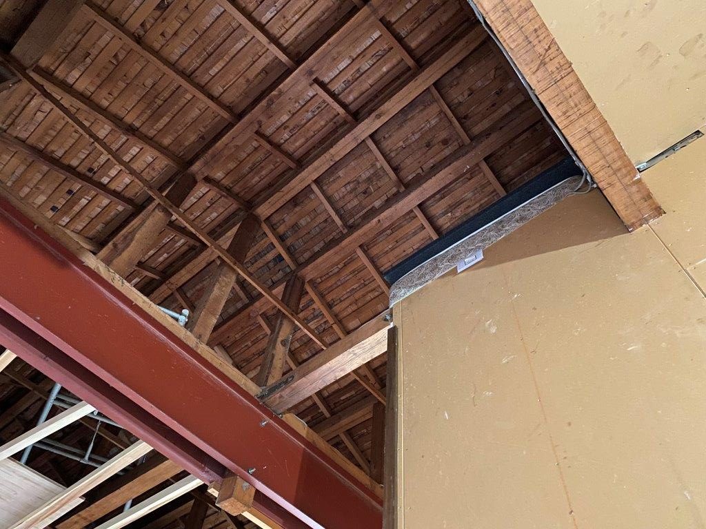 瓦屋根より雨漏れ