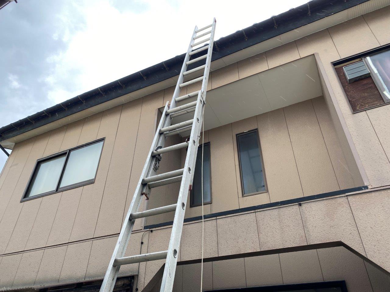 瓦屋根より雨漏れ