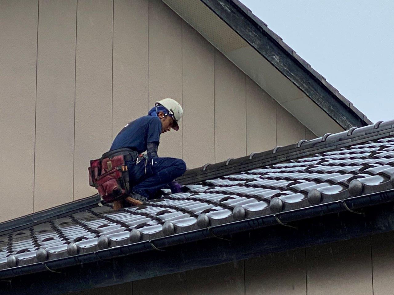 瓦屋根より雨漏れ