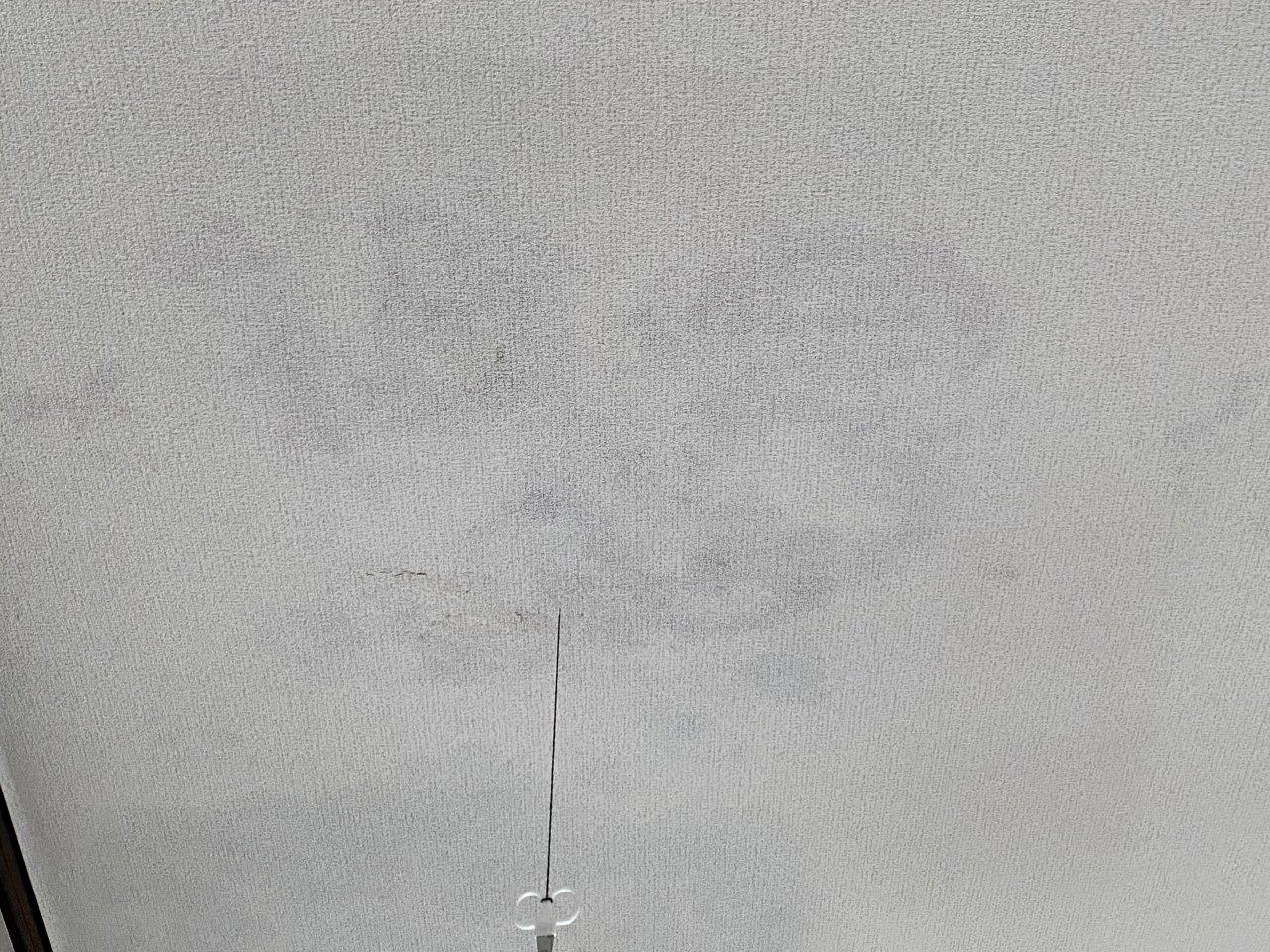 瓦屋根より雨漏れ