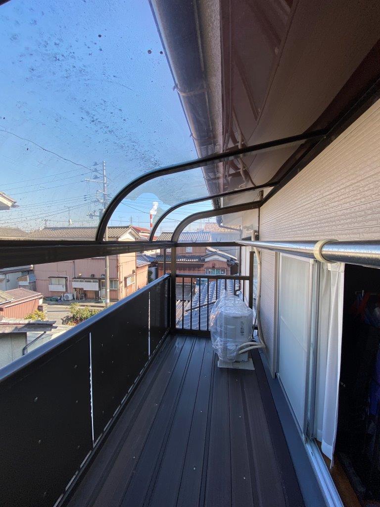 2階ベランダポリカ屋根破損