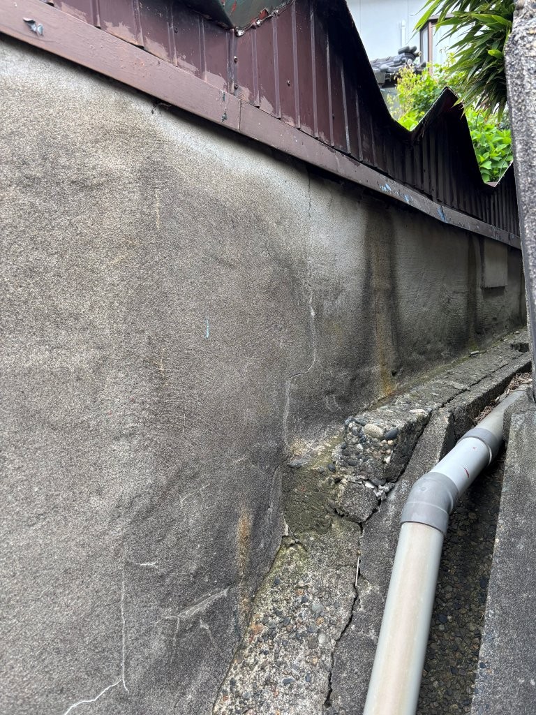擁壁のクラック　現地調査