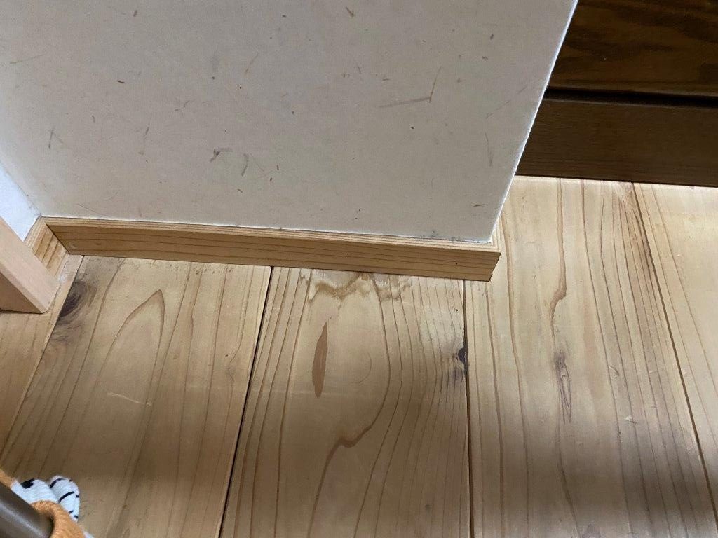 床に雨染み　現地調査