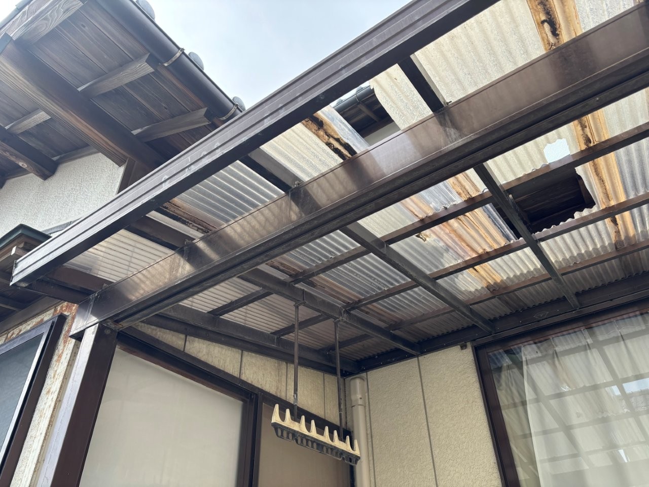 ポリカ屋根破損