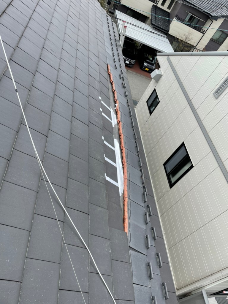 瓦のズレで雨漏れ