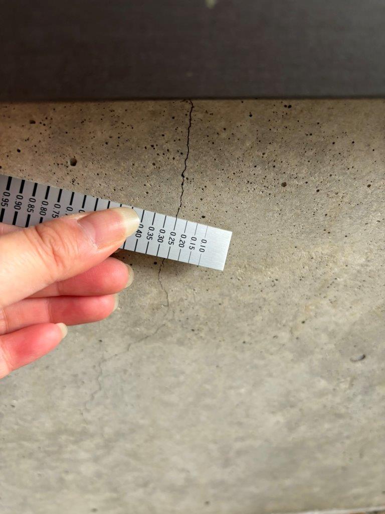 基礎クラック補修前