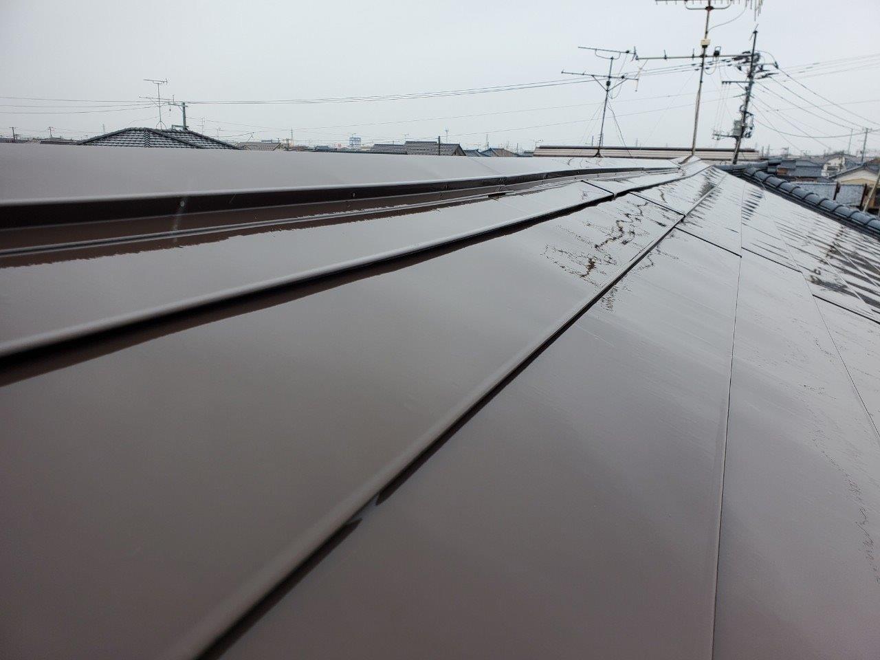 板金屋根の歪み　現地調査