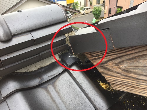 棟違い屋根　雨水侵入箇所
