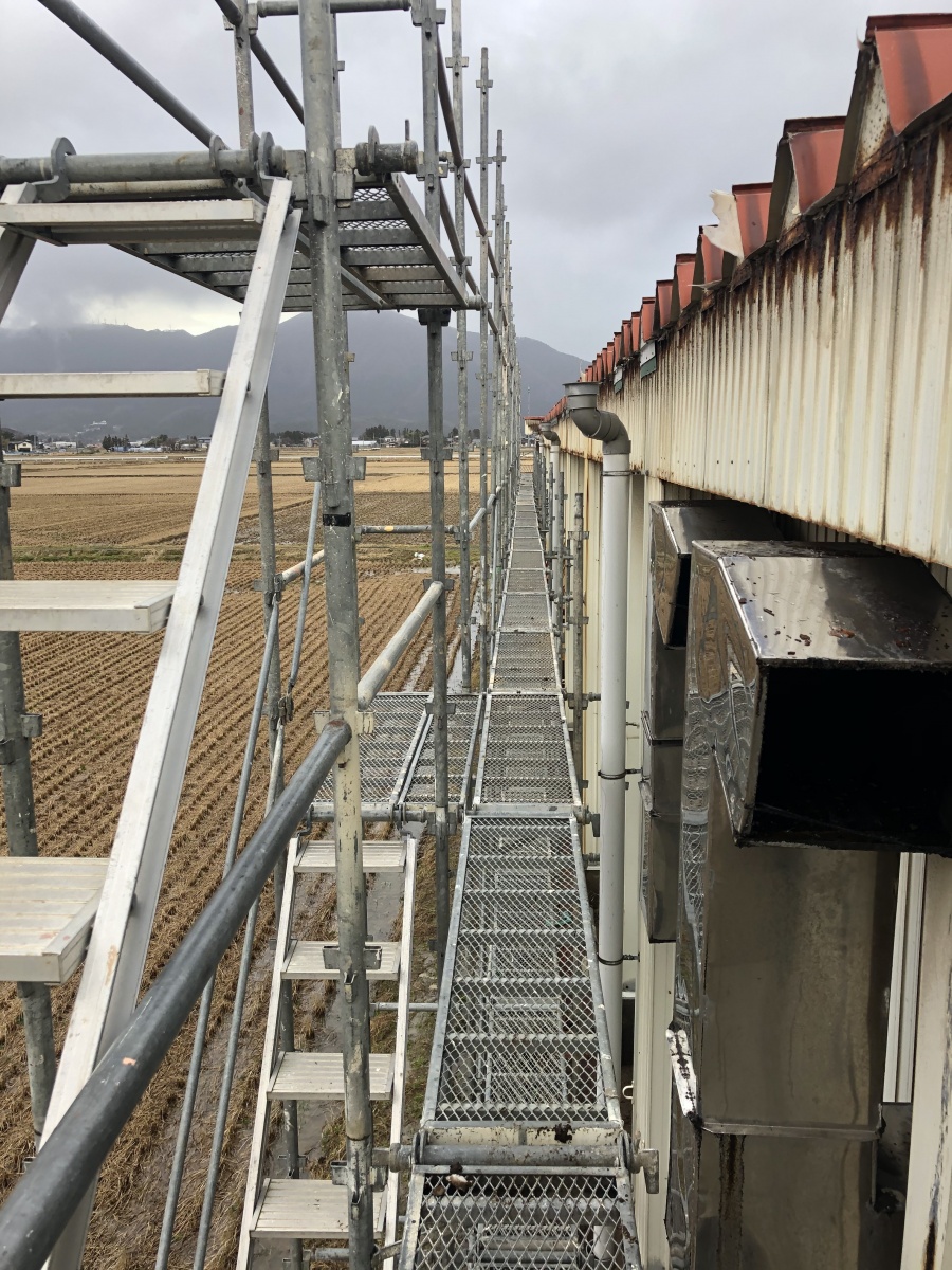 社屋の折半屋根修繕工事