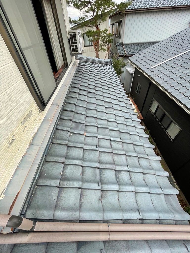安田瓦屋根より雨漏れ発生
