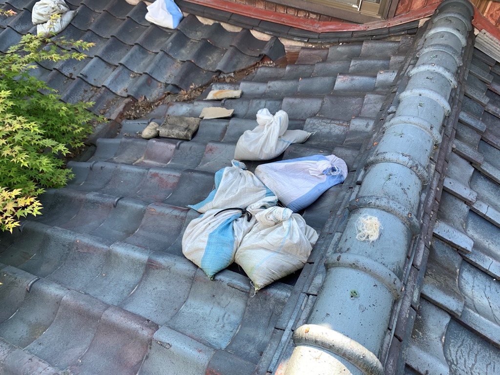 築50年以上の瓦屋根雨漏れ　現地調査