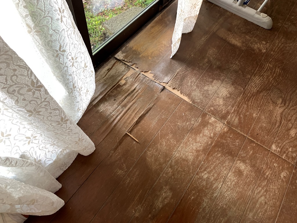 築50年以上の瓦屋根雨漏れ　現地調査