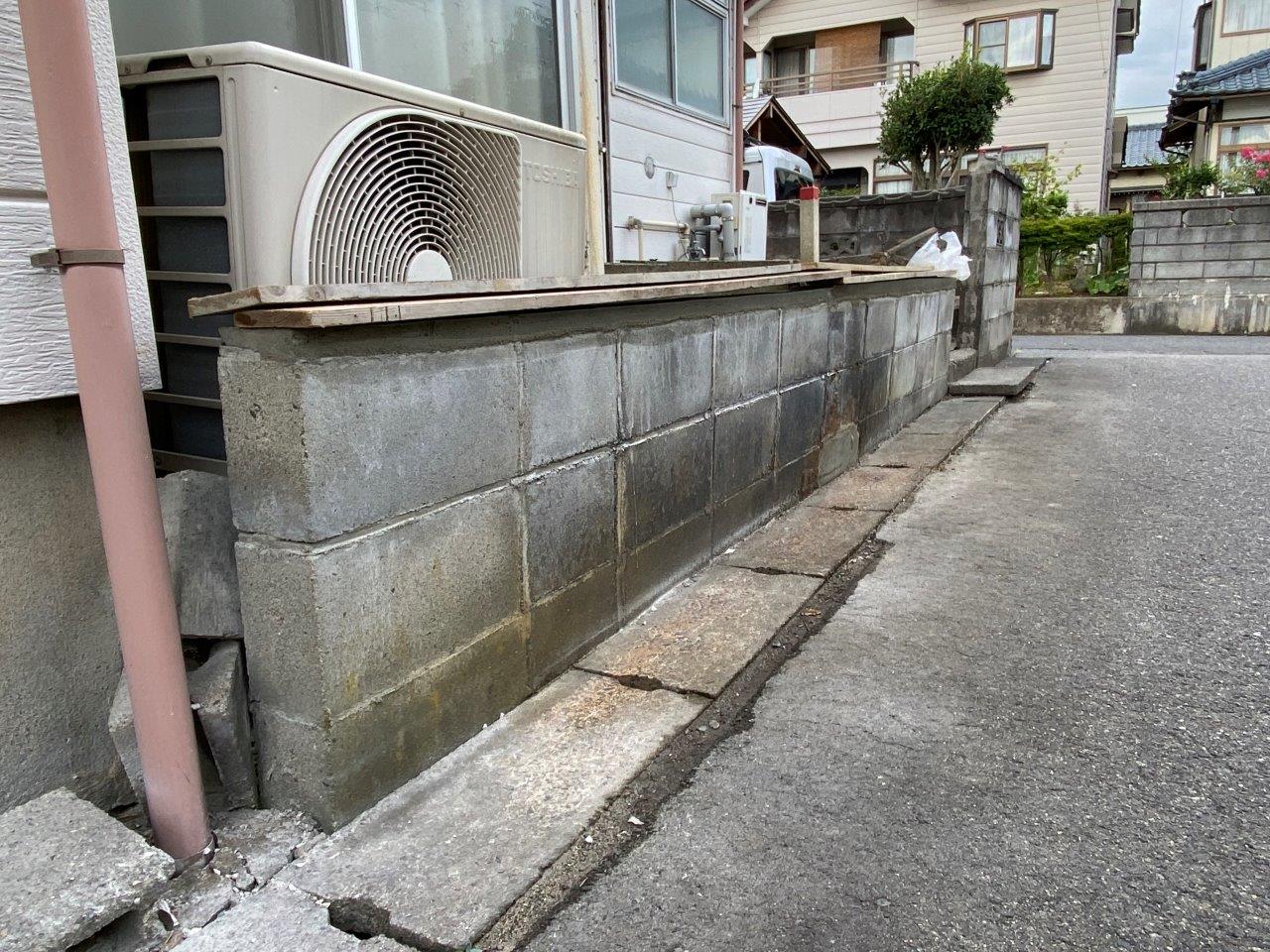 ブロック塀の天板補修工事