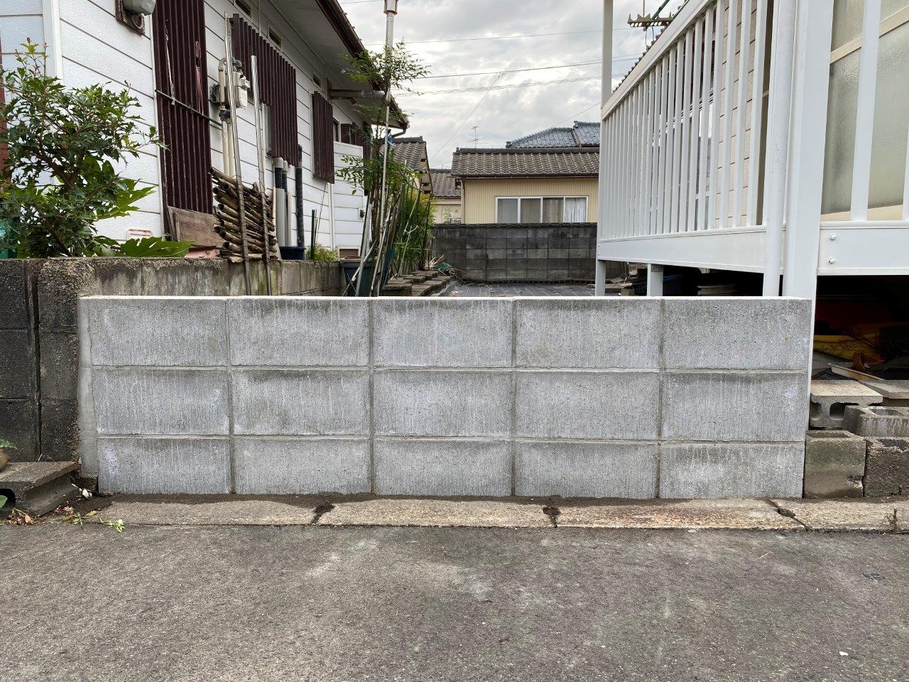 ブロック塀の天板補修工事