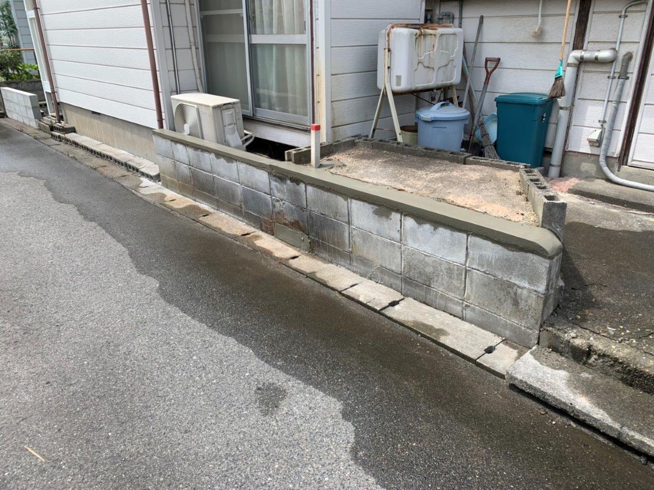 ブロック塀の天板補修工事