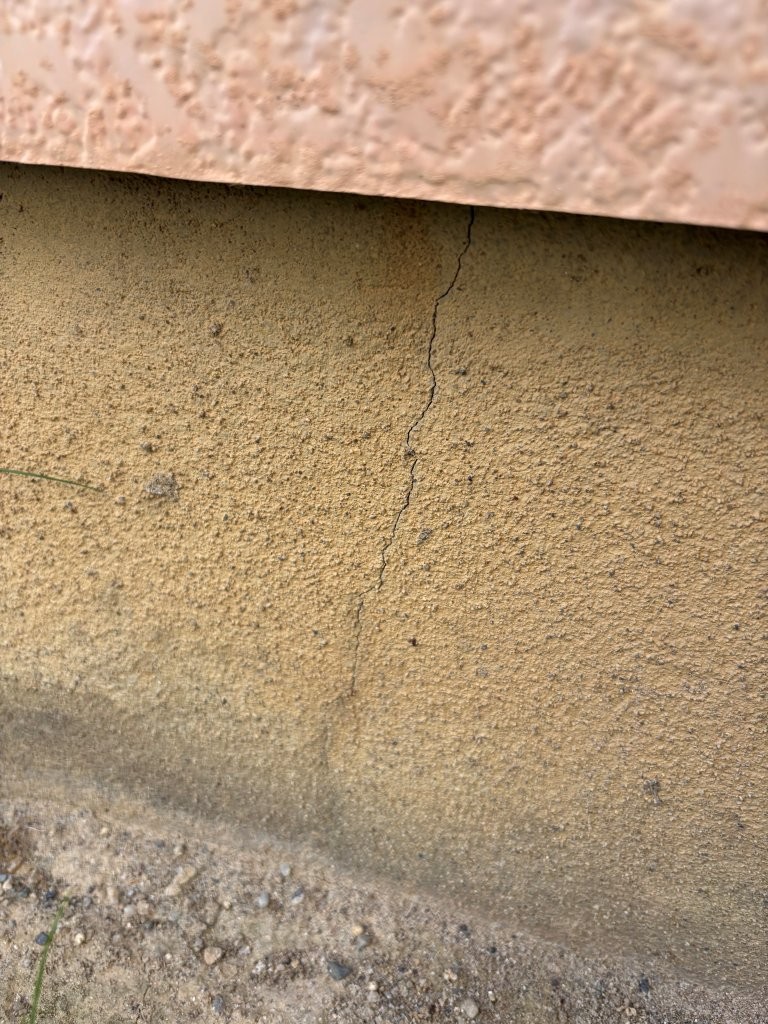 基礎クラック　現地調査