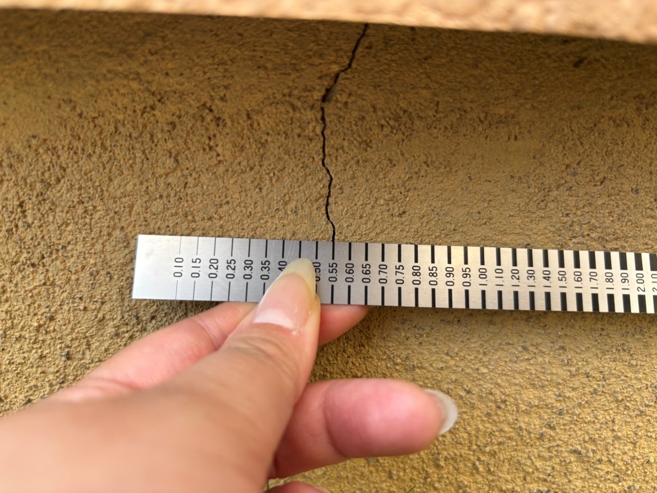 基礎クラック　現地調査