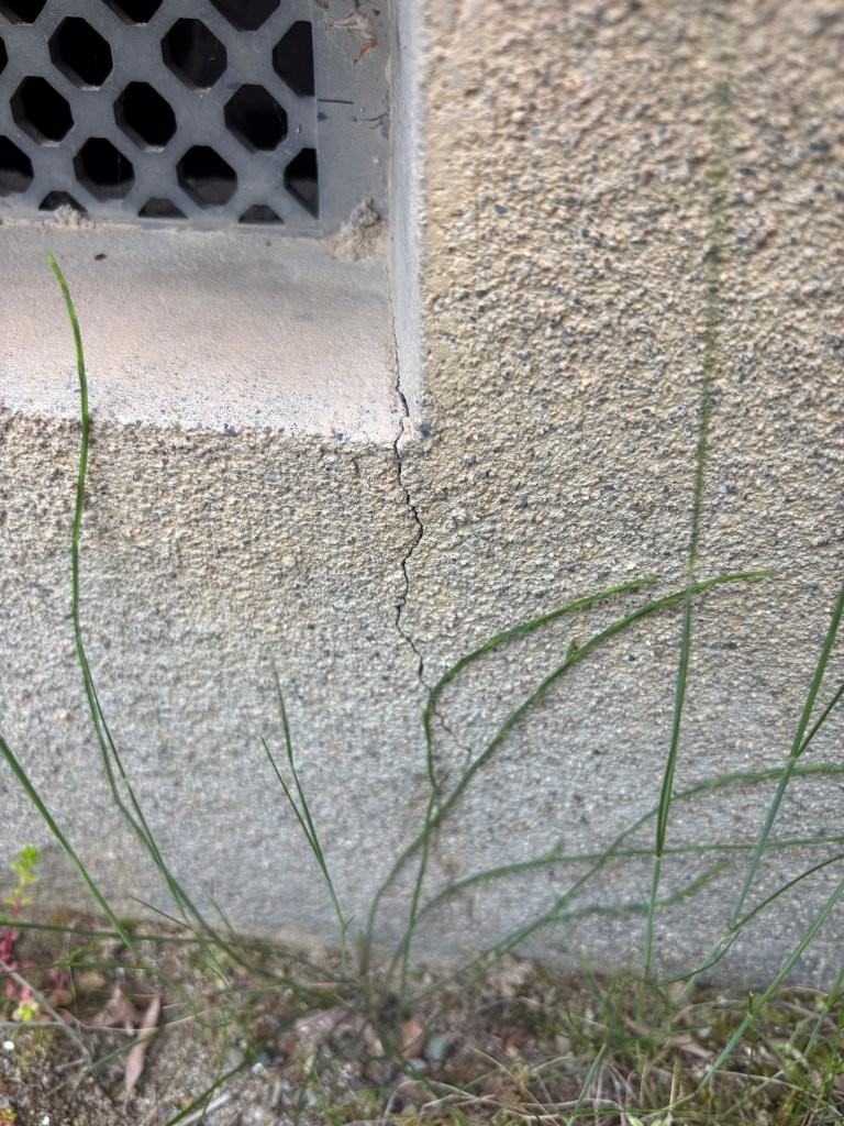 基礎クラック　現地調査