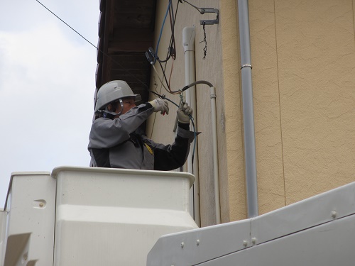 外壁交換工事のための電話線一時撤去