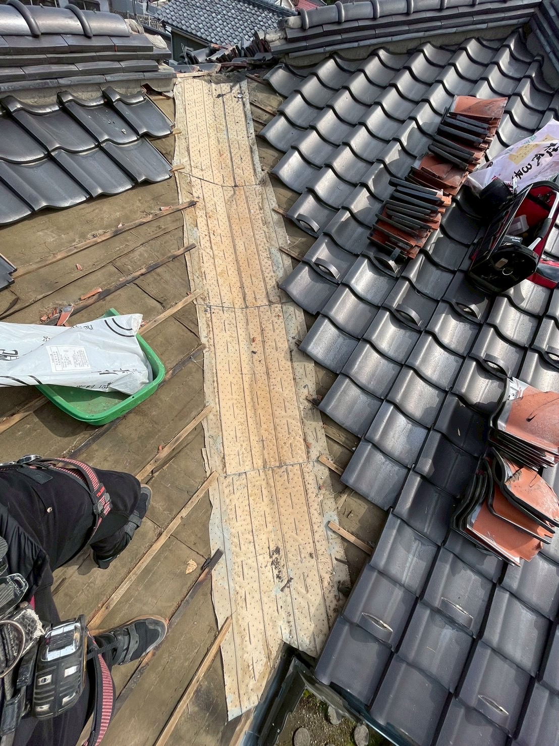 谷板金入れ替え、葺き直し工事