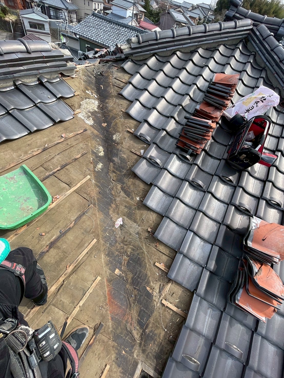 谷板金入れ替え、葺き直し工事