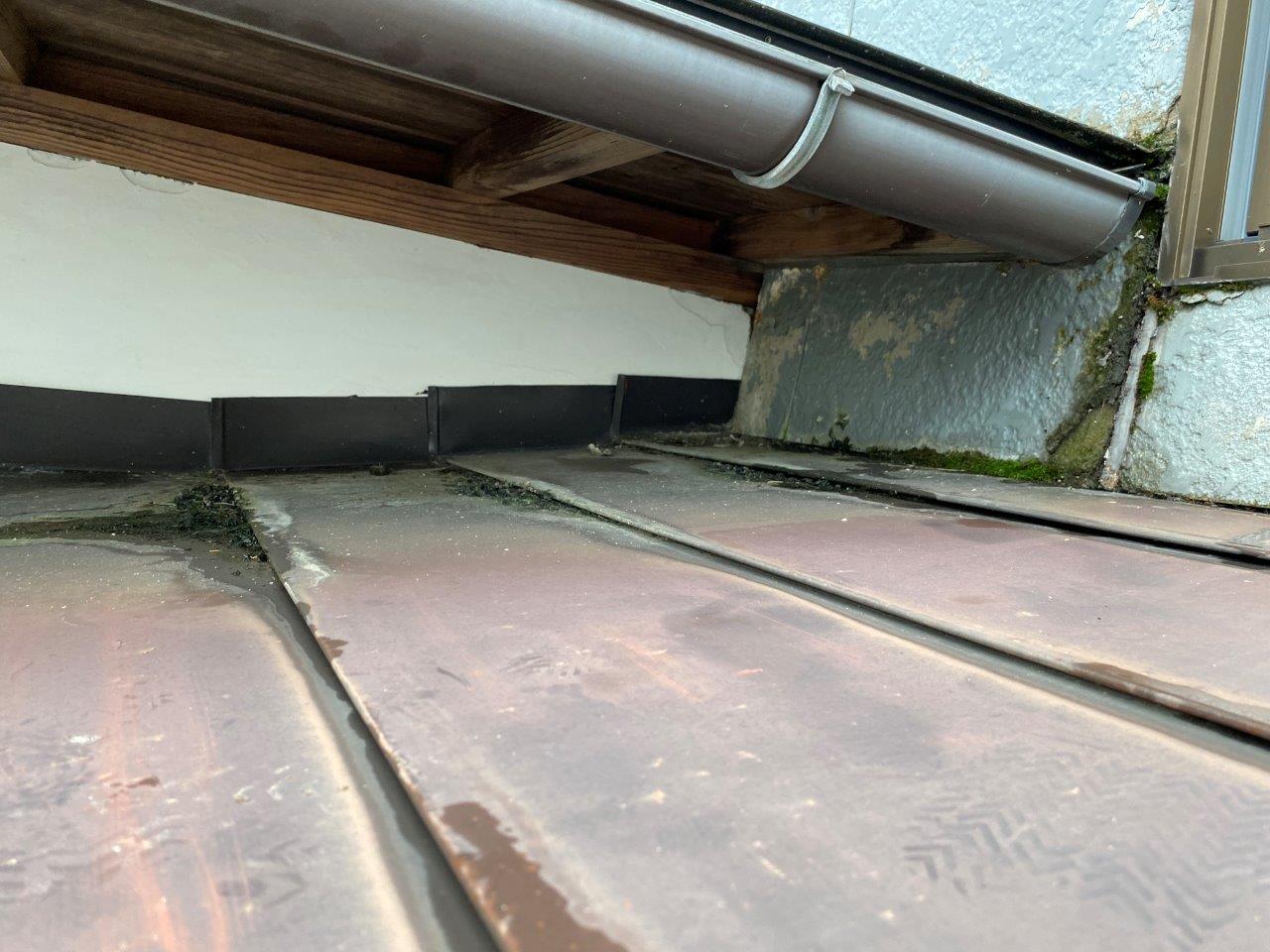 外壁腐食によって雨漏れ