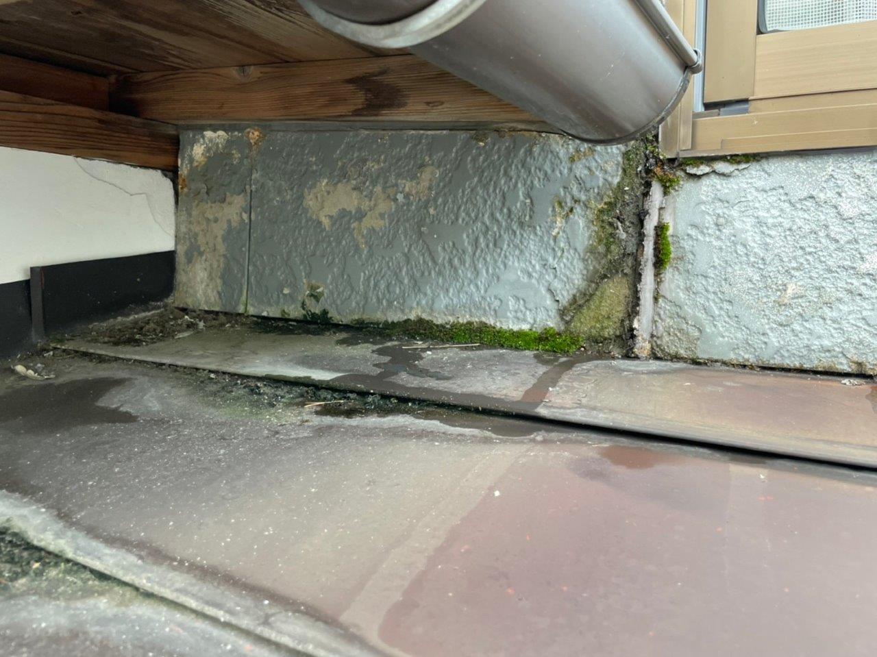 外壁腐食によって雨漏れ