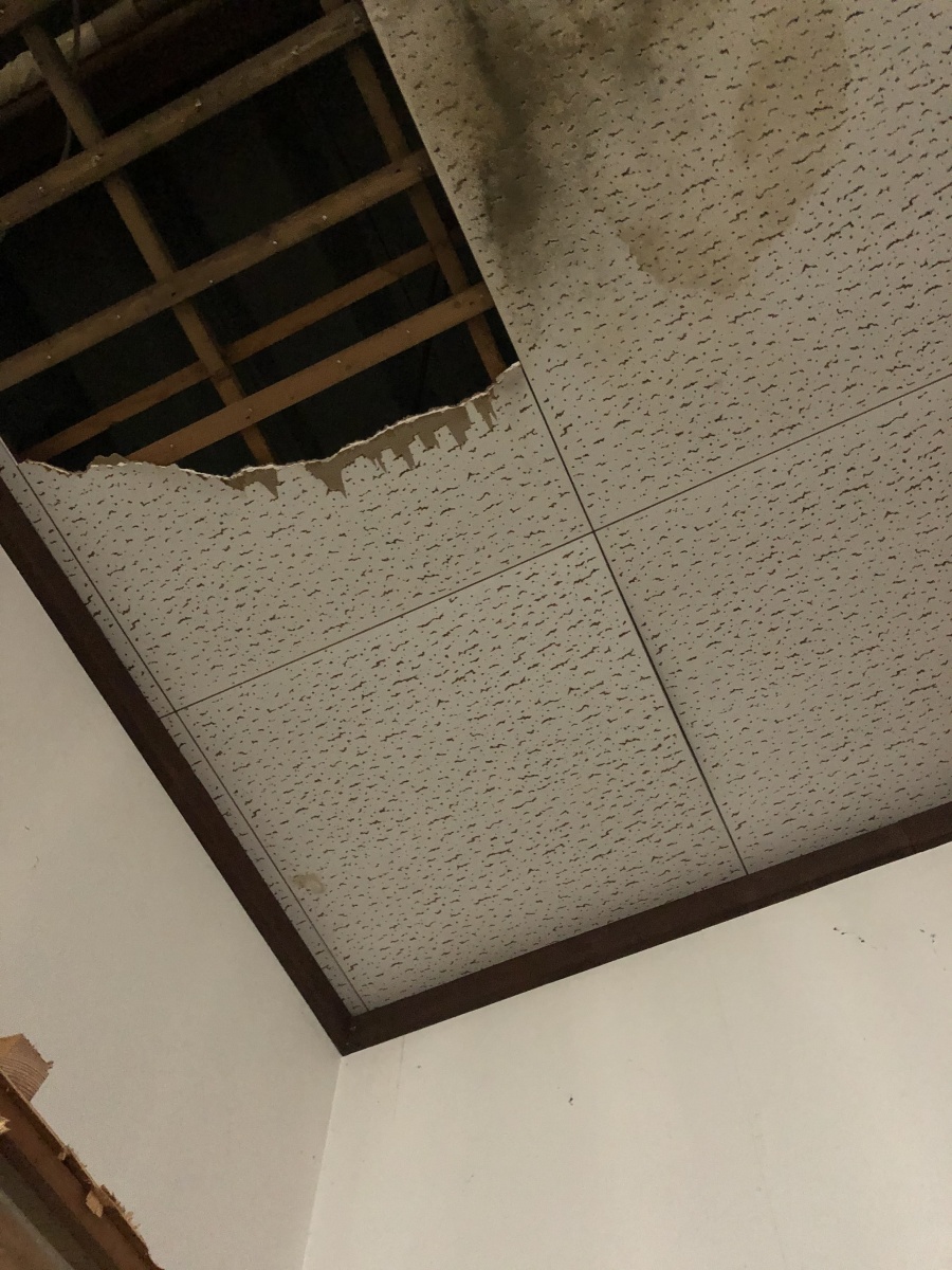 社屋の折半屋根修繕工事