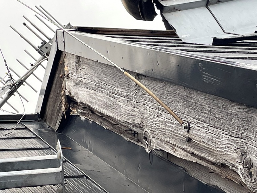 棟板金の剥がれ