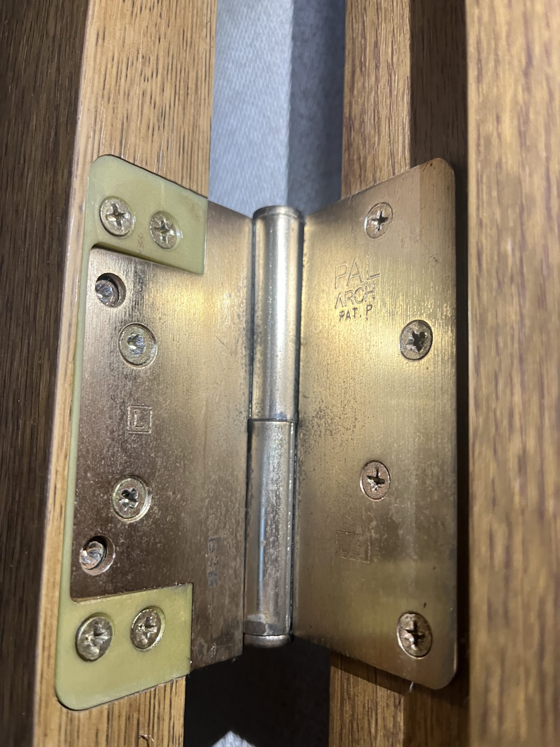 丁番の不具合　現地調査