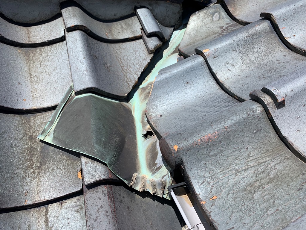 瓦屋根　雨漏れ　現地調査