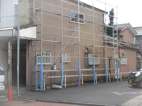 雨樋修繕　仮設足場設置