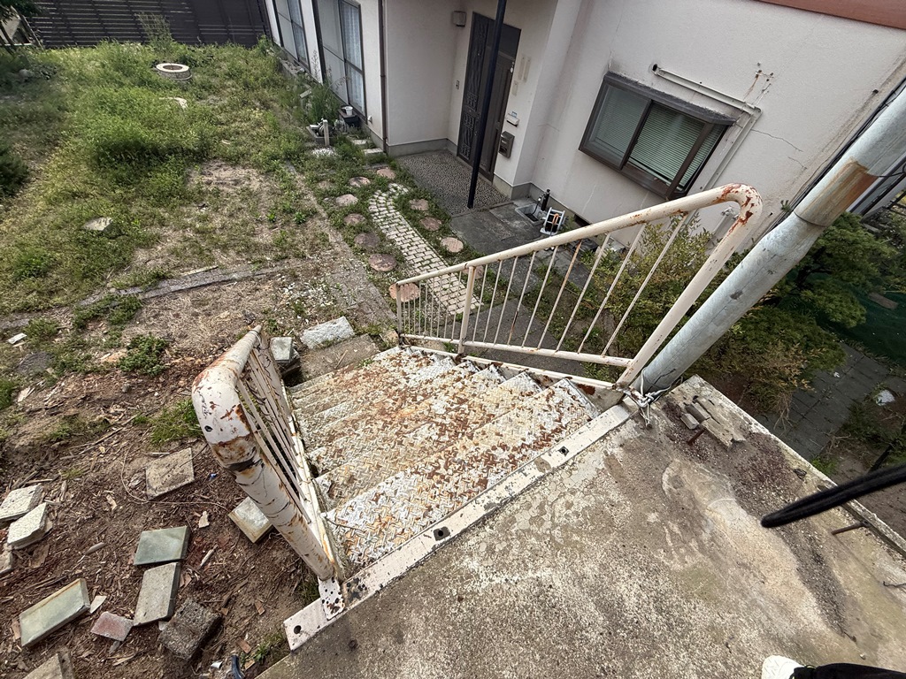 鉄骨階段の錆び　現地調査