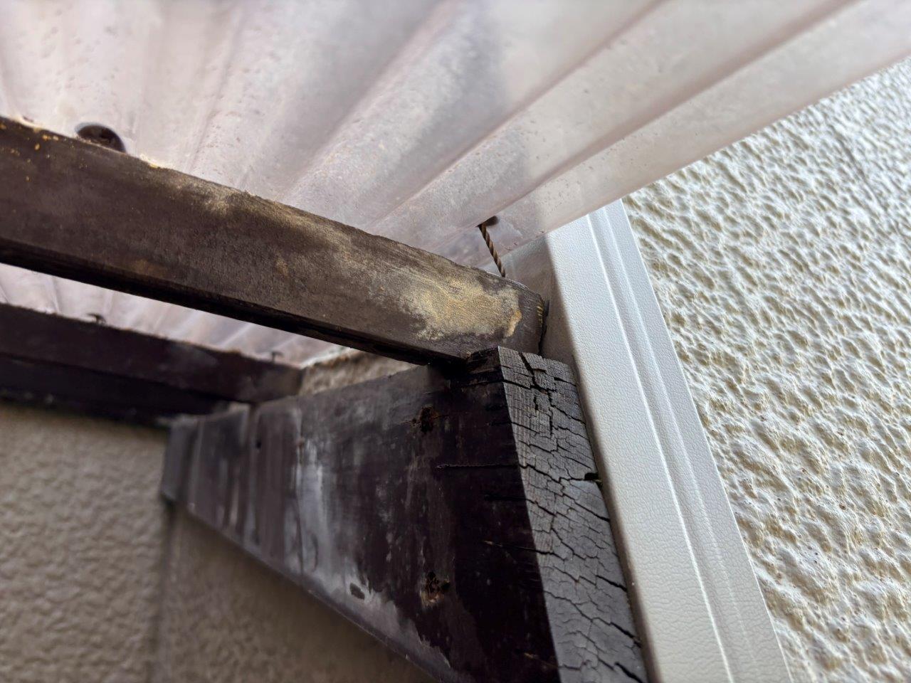 波板ポリカのバタつき　現地調査