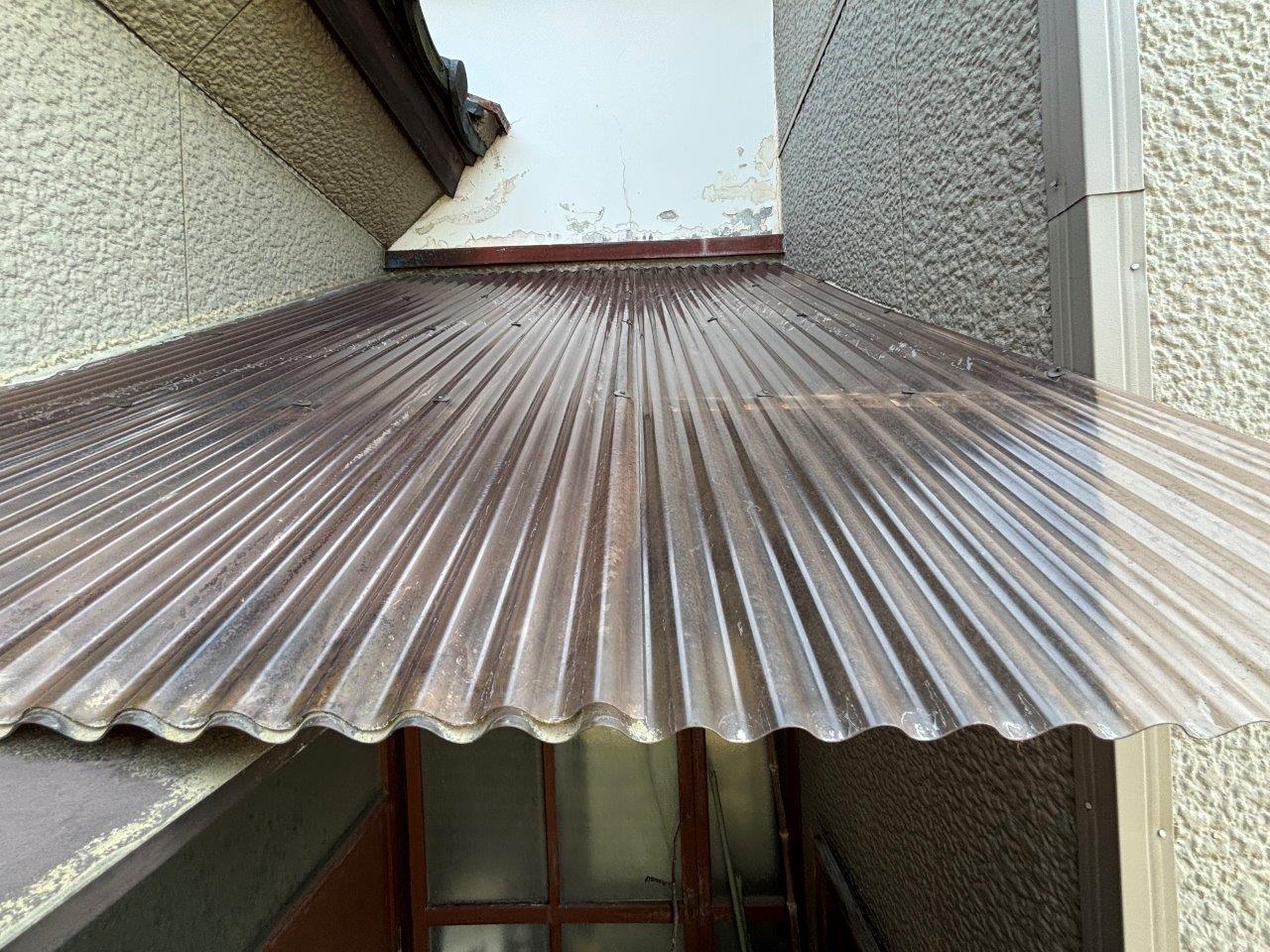 波板ポリカのバタつき　現地調査